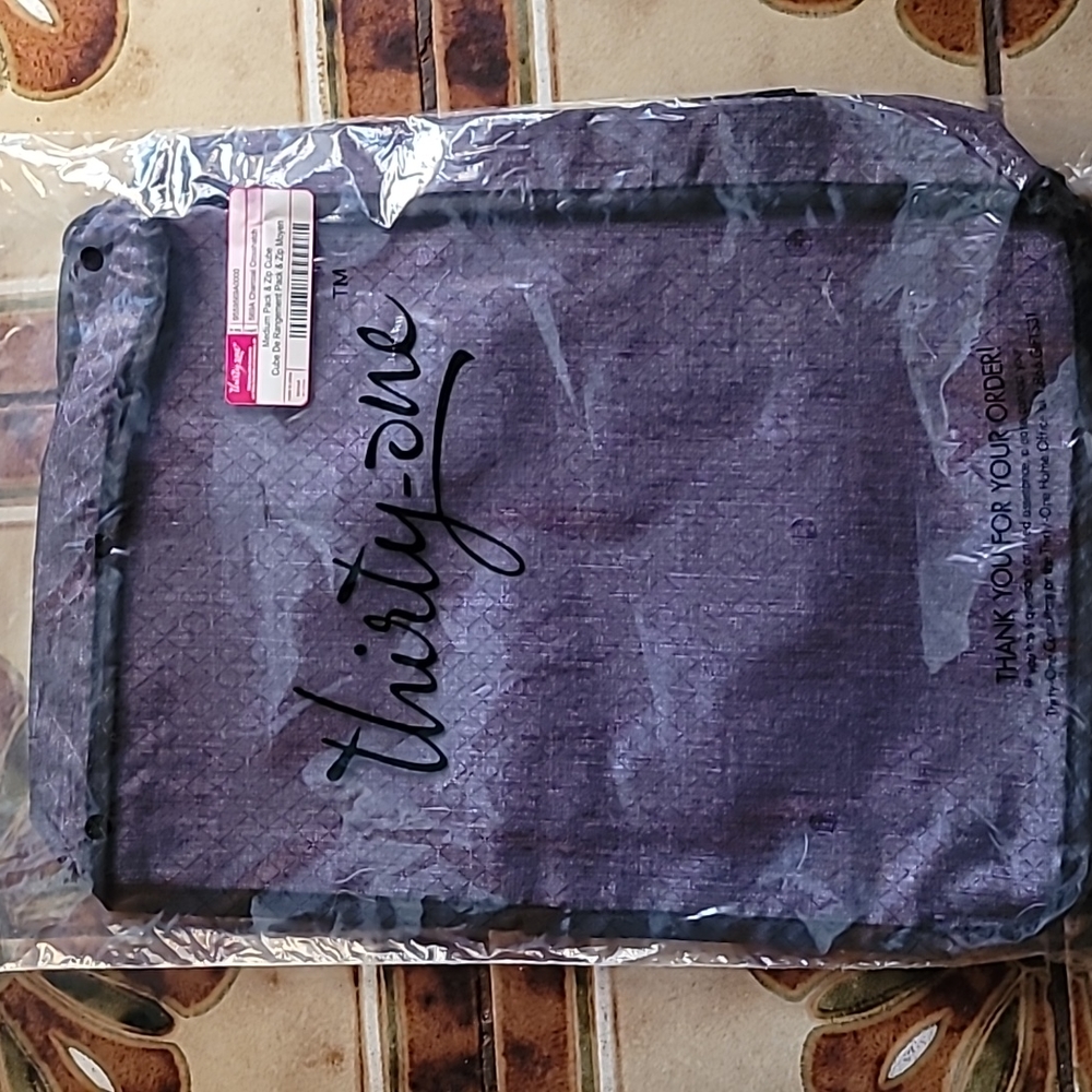 Medium Pack & Zip Cube- charcoal cross hatch